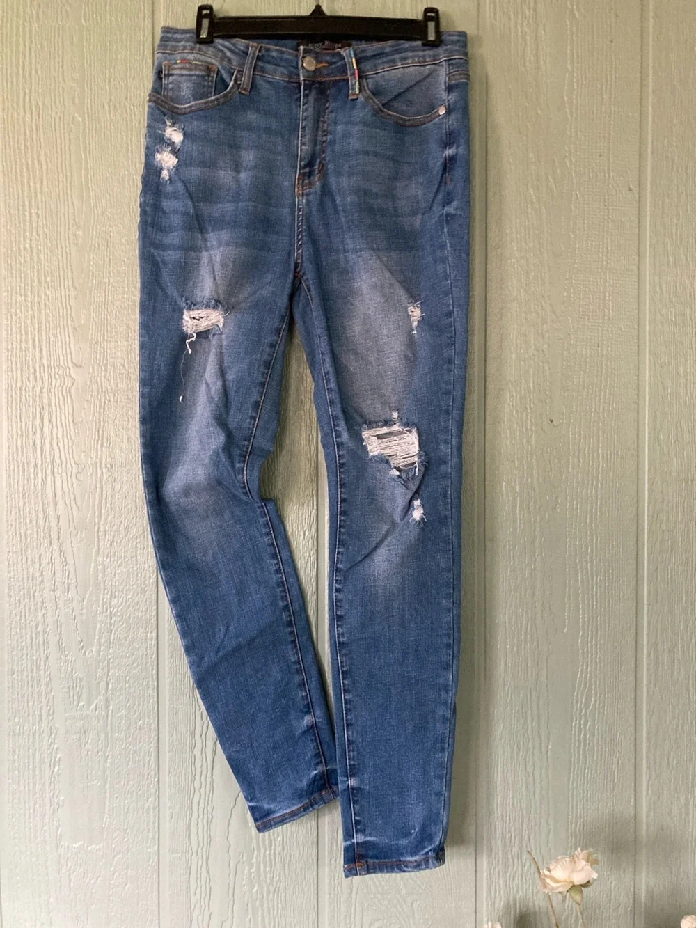 Judy Blue Size Jr. 7 medium wash distressed skinny fit stitch accent jeans
